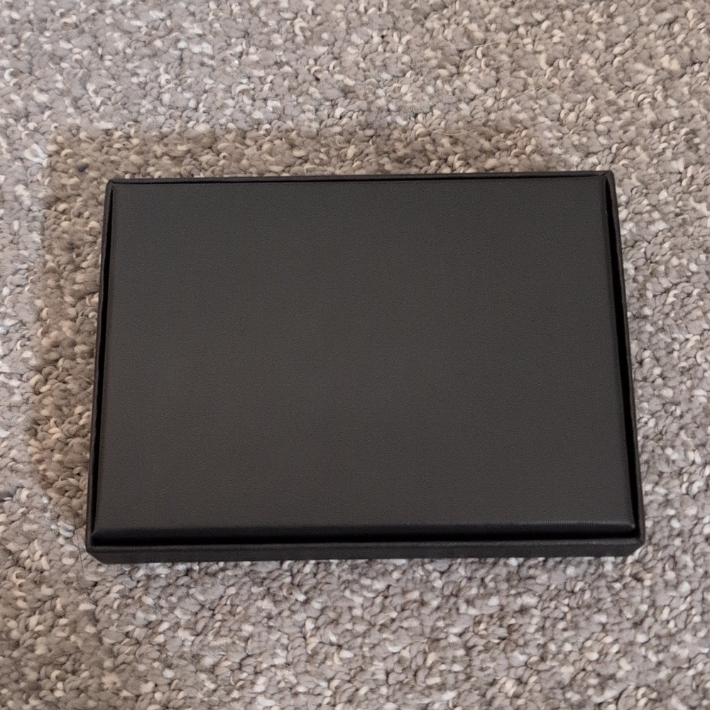 Versace Bright Yellow Card Holder NIB - Picture 8 of 8
